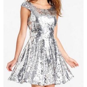 silver glitter skater dress NWT - Juniors Copper Key Silver Sequin Skater Dress Size S